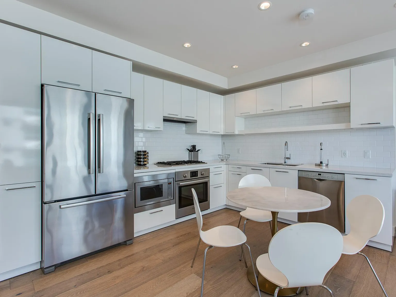 2 bed, 1209 sqft, $3,250 — Photo 3