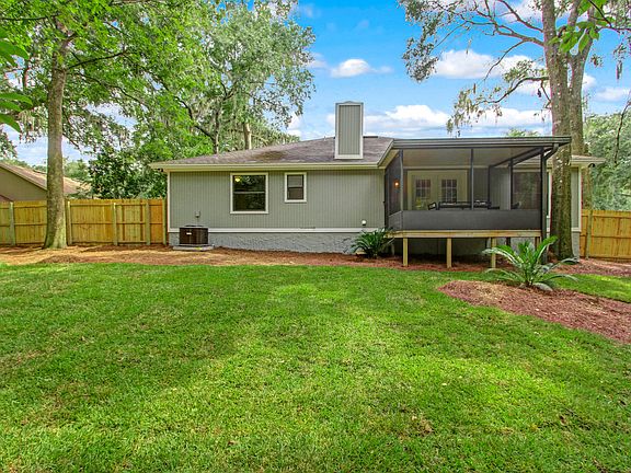 5th image of 621 Remington Forest Dr