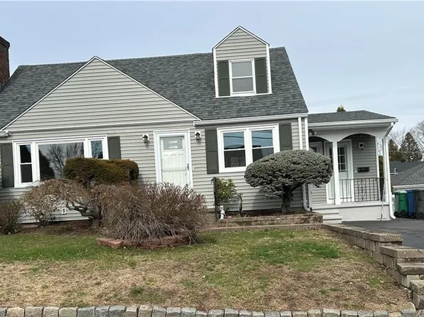 43 Kearney St, Cranston, RI 02920