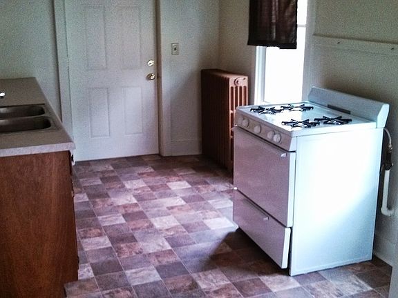 4th image of 113 Linn St