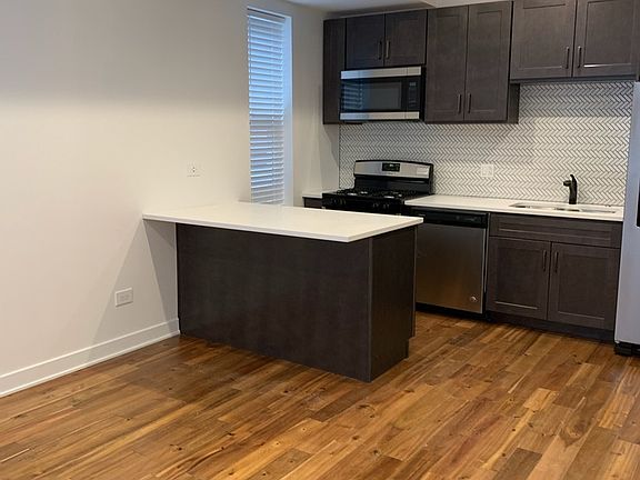 3rd image of 1842 N Talman Ave #2