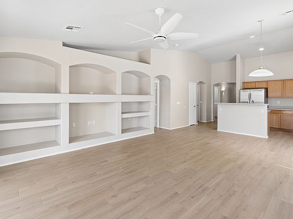 4th image of 1576 E Gabrilla Dr