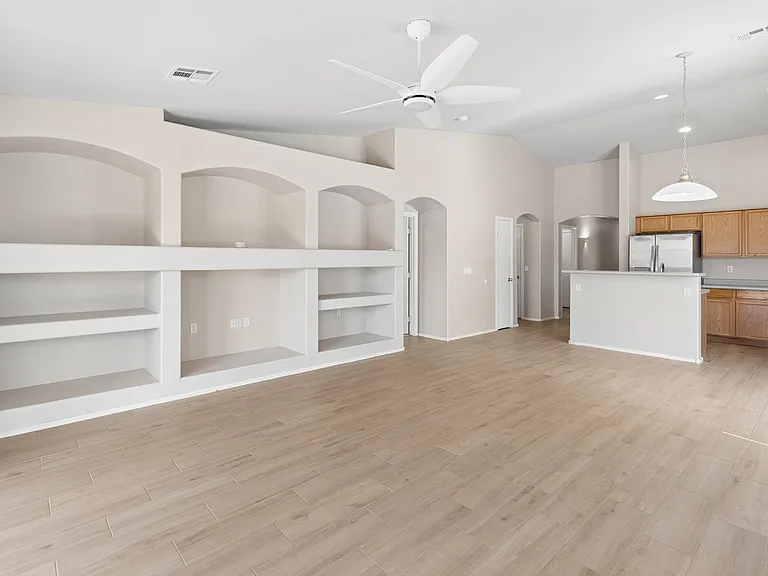 1576 E Gabrilla Dr — Photo 4