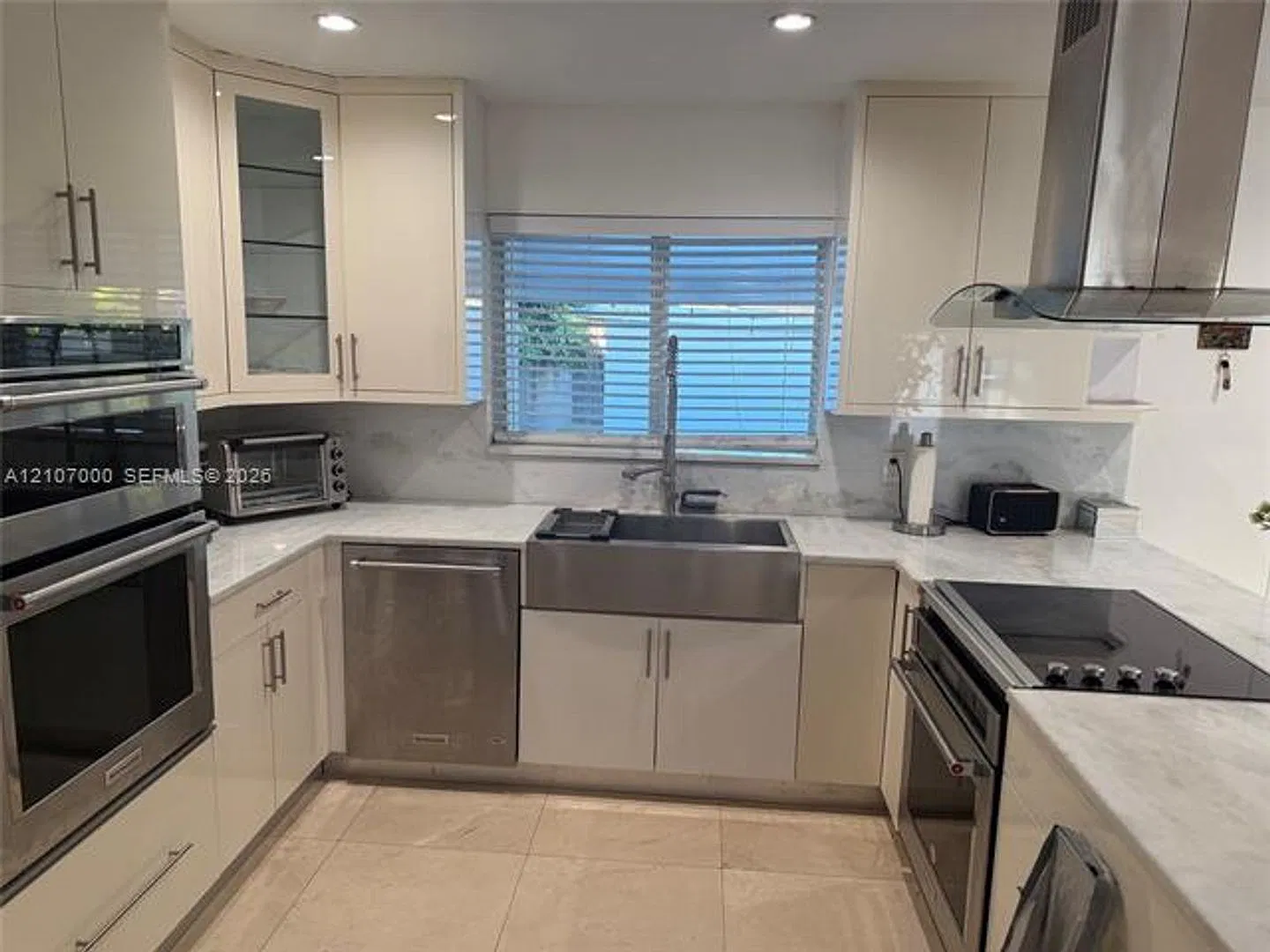 855 NW 17th Pl # 855, Miami, FL 33125 — Photo 2