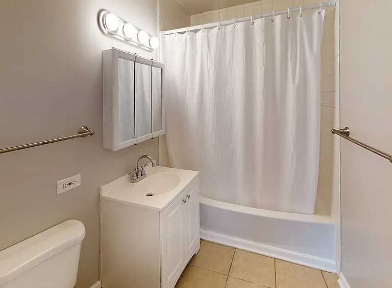184-188 N Adams St #186 — Photo 8