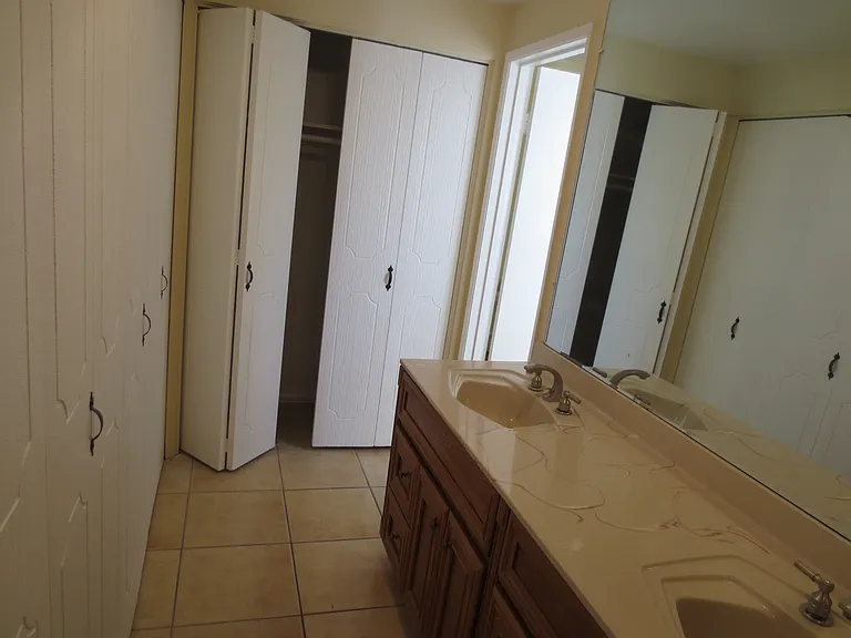 870 Huston Dr — Photo 8