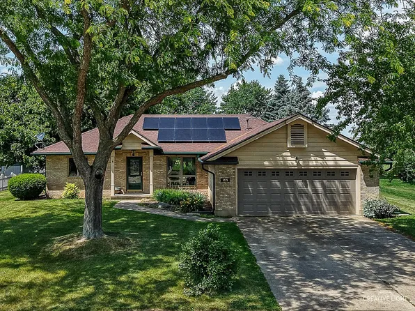 1225 Whitetail Ln, Sandwich, IL 60548