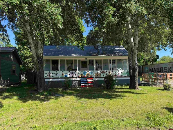 111 Combs Ave, Cotter, AR 72626