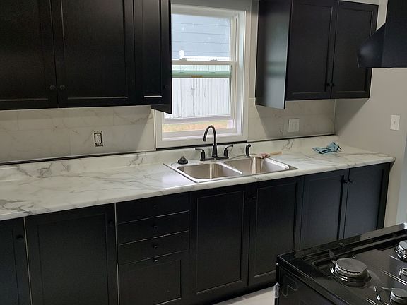5th image of 144 140/144 Irish St #144