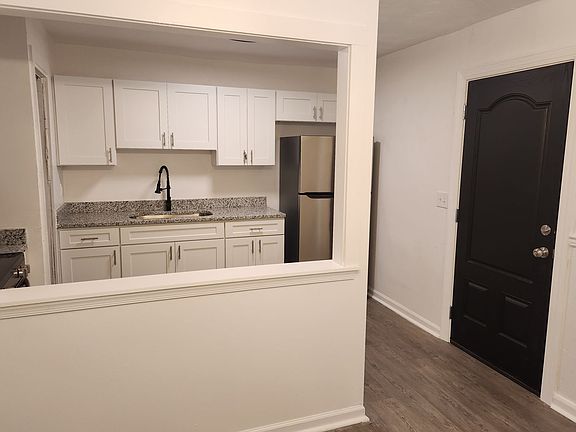 5th image of 714 Cavalier Blvd