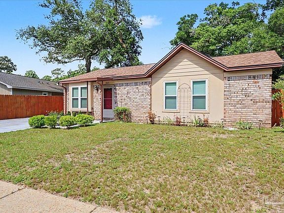 3rd image of 7815 Oak Forest Pl
