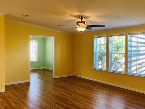 3rd image of 221 Arbor Ln