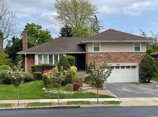 930 Plum Tree Rd W, Westbury, NY 11590