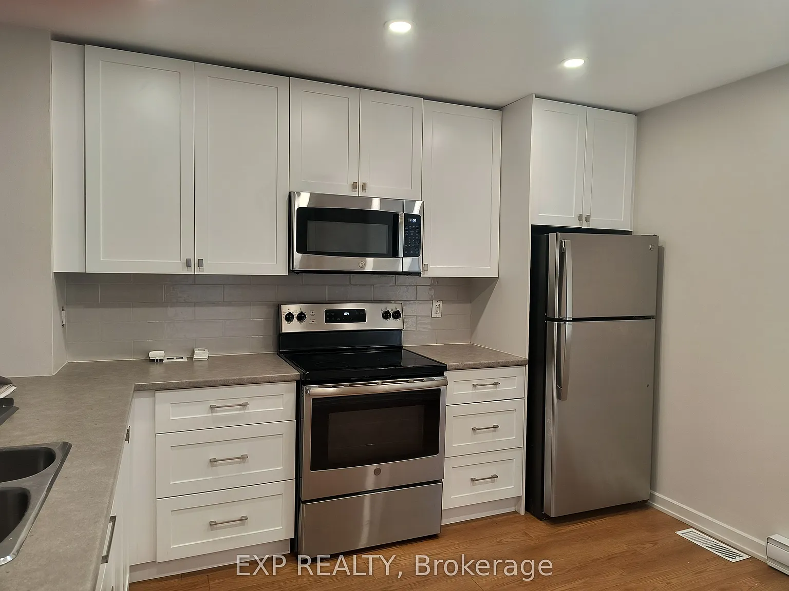 3 bed, $2,950 — Photo 2