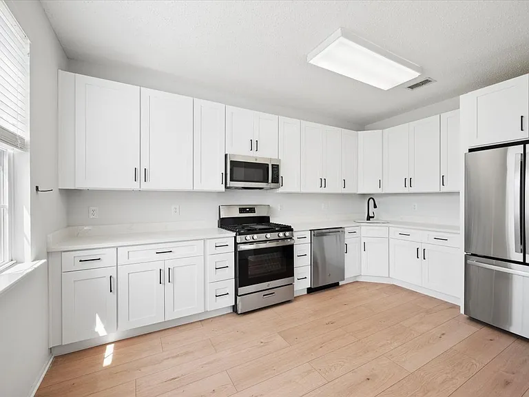 82 Hancock Dr — Photo 18