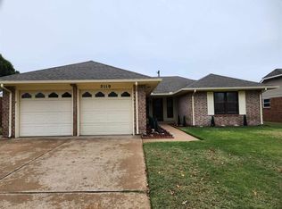 2110 Berkshire Dr, Ponca City, OK 74604