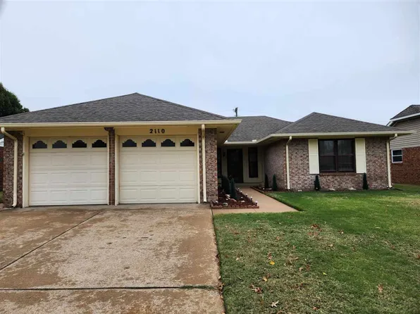 2110 Berkshire Dr, Ponca City, OK 74604