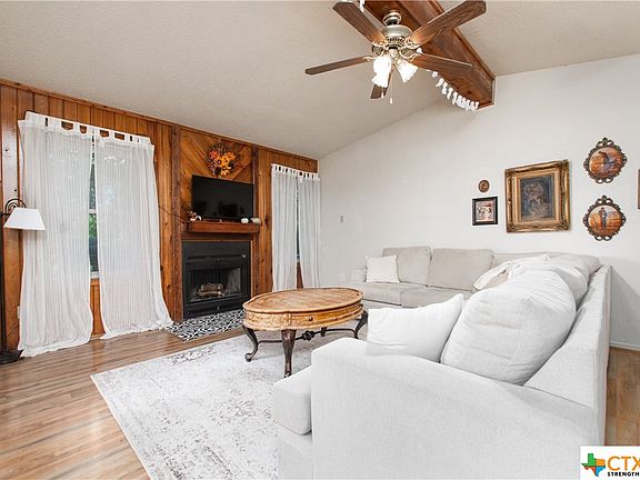 3rd image of 2406 Phyllis Dr