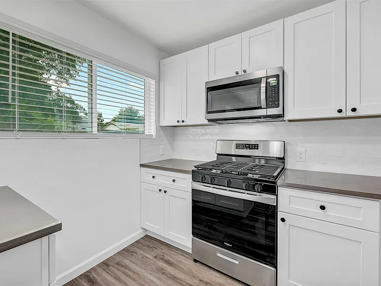 6506 King George Dr — Photo 13