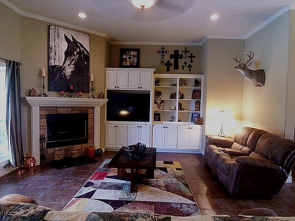 3rd image of 9 Live Oak Ct