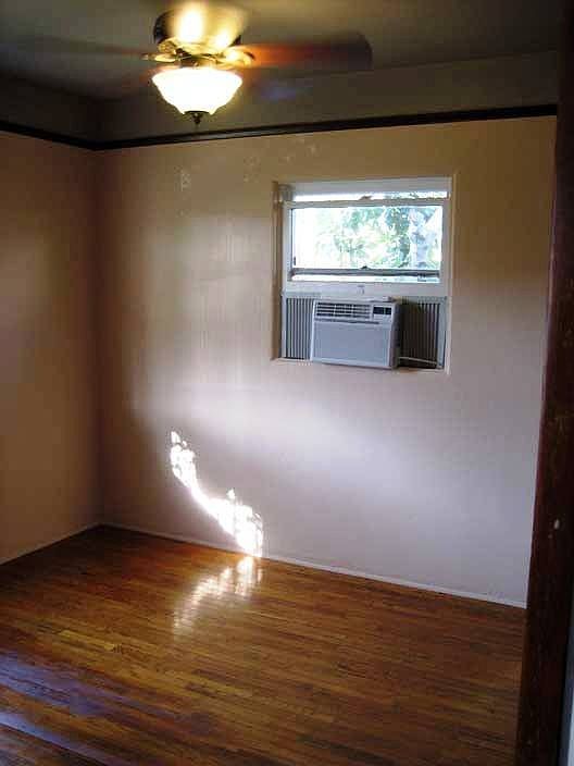 2nd image of 3425 Thorn St