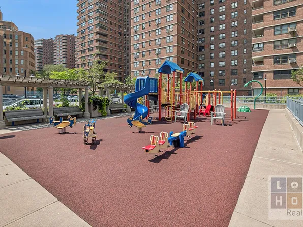 210 East Broadway image 17 of 19