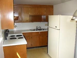 2nd image of 326 W 5th St APT 2