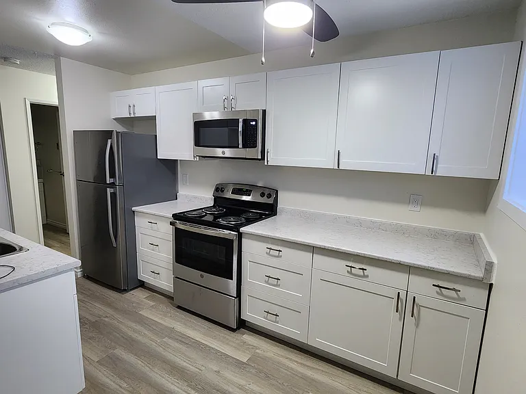4001 Enemark Cres — Photo 15