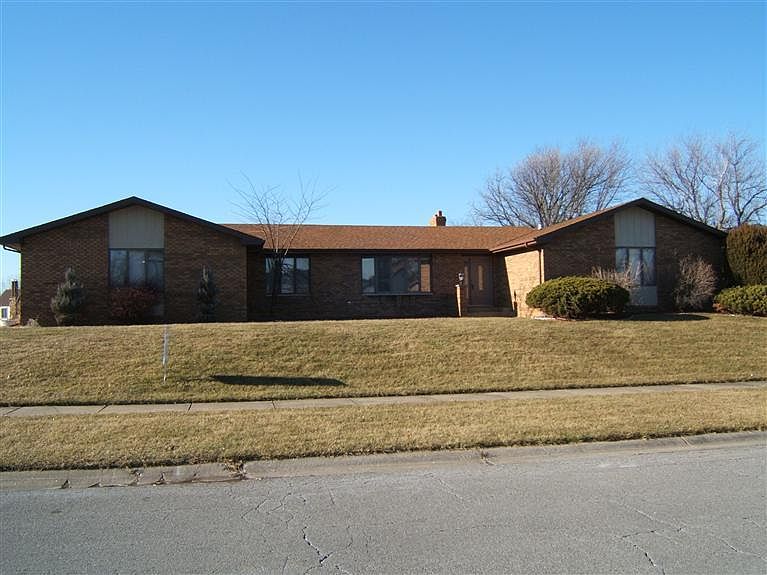 1st image of 2600 Castlewood Dr