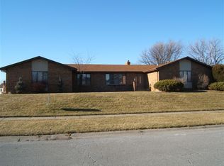 2600 Castlewood Dr, Dyer, IN 46311