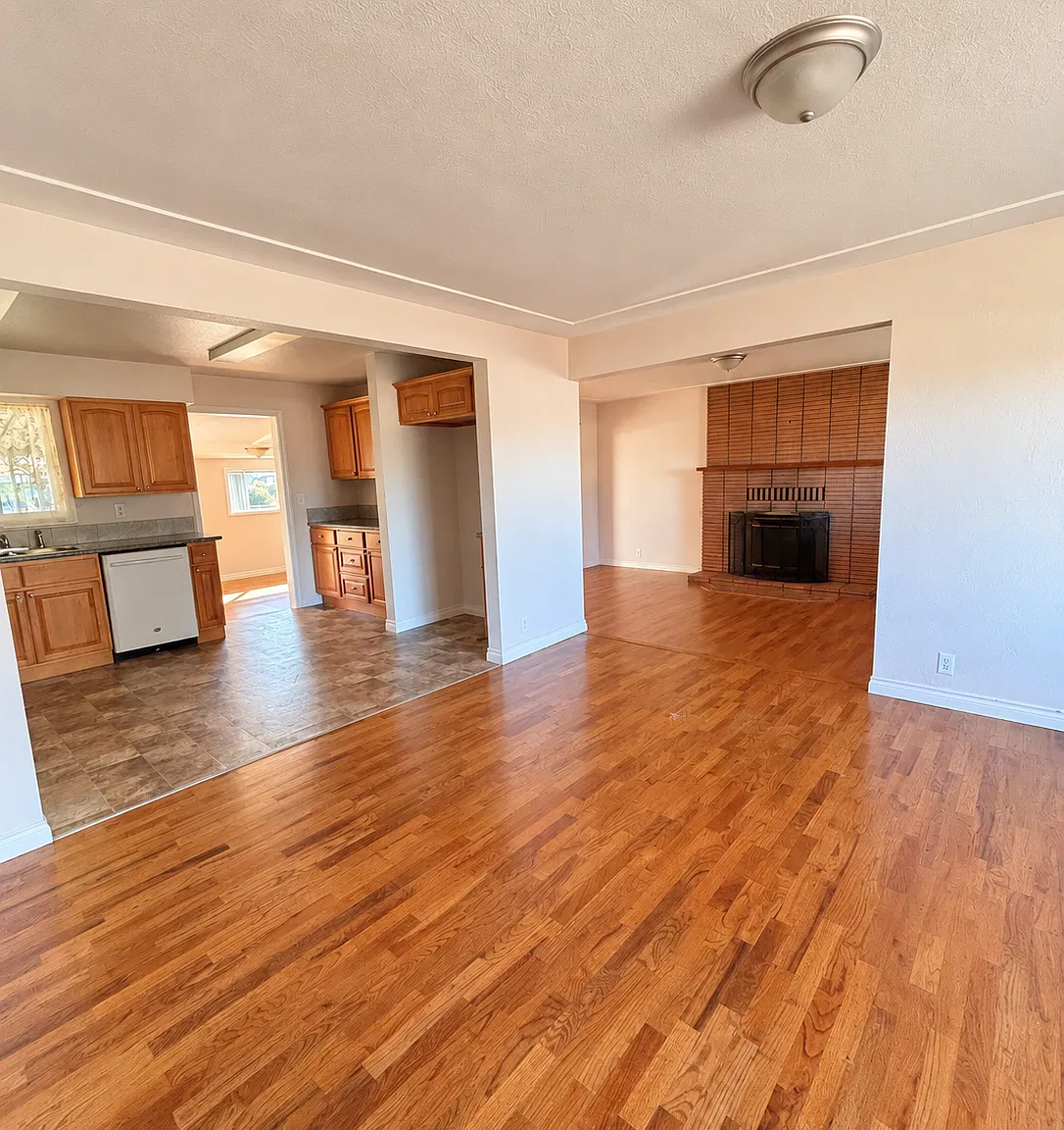 3 bed, 1702 sqft, $2,400 — Photo 2