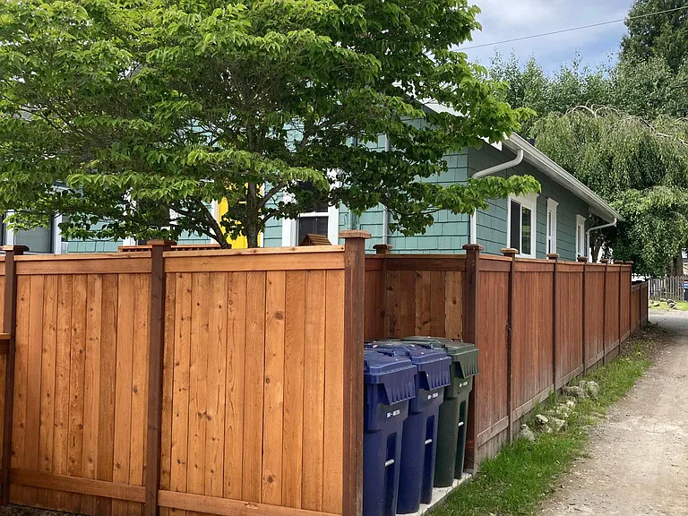 709 N Cedar St — Photo 36