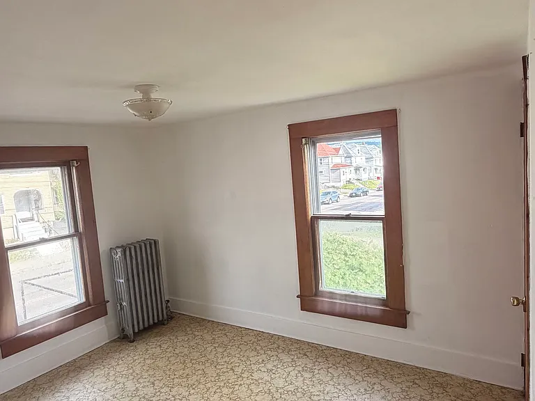 319 Oak Hill Ave — Photo 5