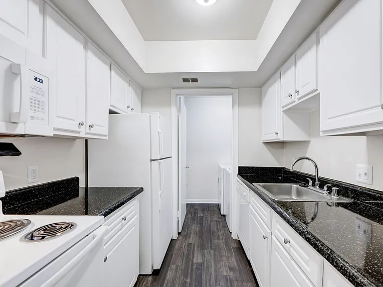 8206 Streamside Pl — Photo 2
