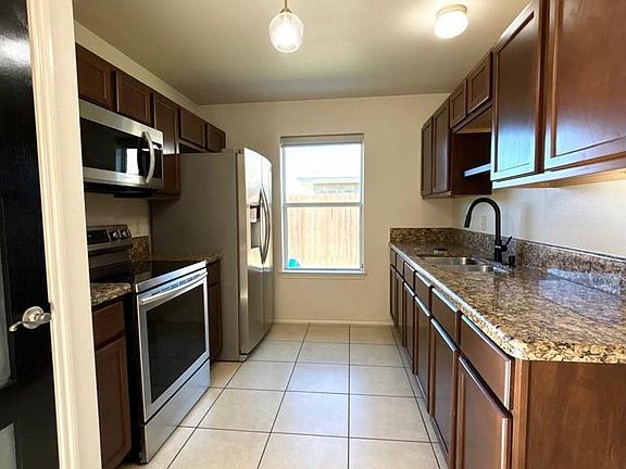 5th image of 3512 Montclair St