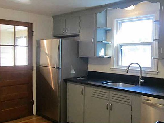 5th image of 226 Garden City Dr