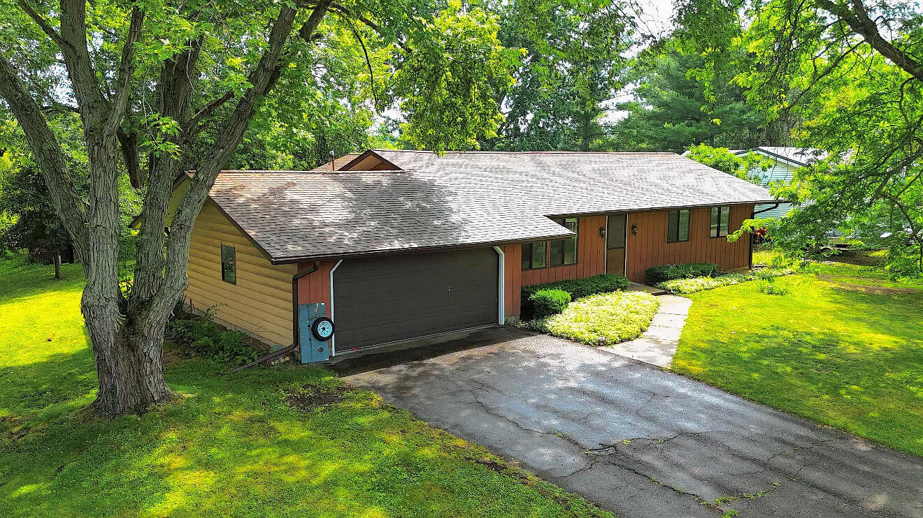 4 bed, 1.5 bath, 2684 sqft, $1,850 — Photo 2
