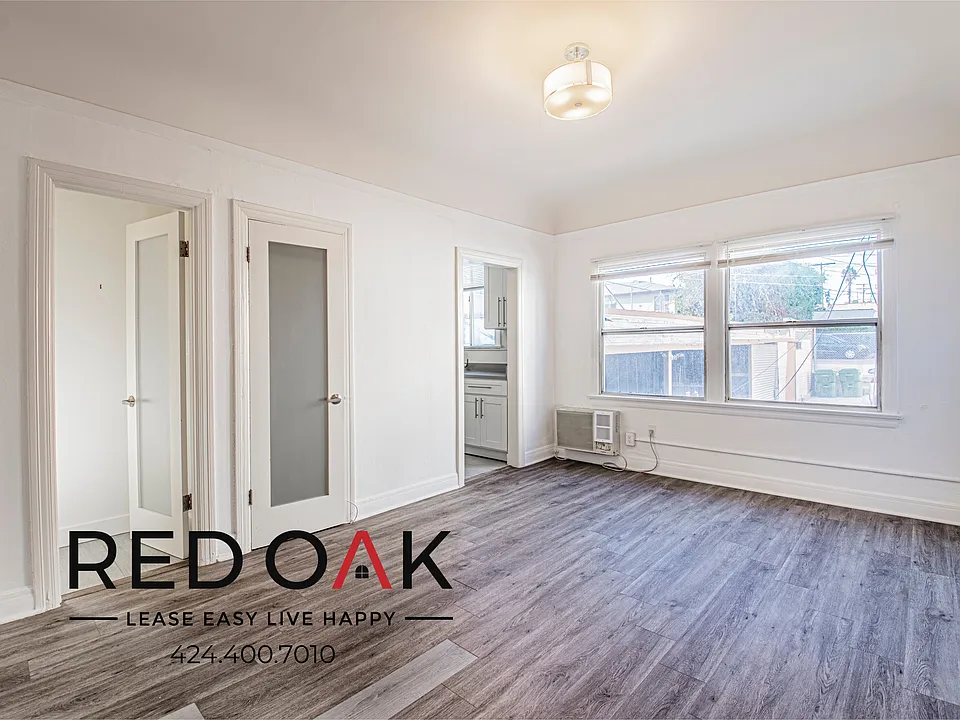 121 N Kenmore Ave #110