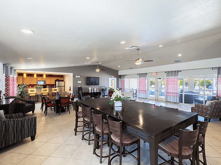 Shoreline Pointe Apartments — Photo 13