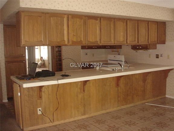 2nd image of 1997 Heritage Oaks St