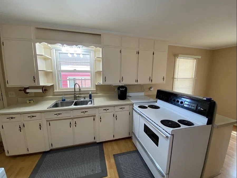3 bed, 1.0 bath, $1,109 — Photo 2