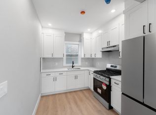735 Broadway St #2R, Pawtucket, RI 02861