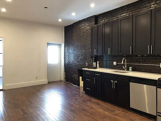 Rented by Lang Realty LLC | media 2