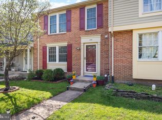 1108 Casper Dr, Herndon, VA 20170