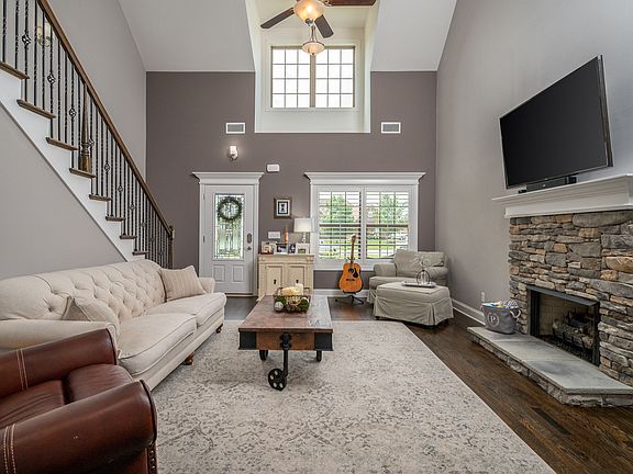 4th image of 1067 Laramie Ct