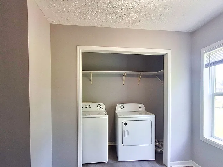 421 W Jefferson St — Photo 10