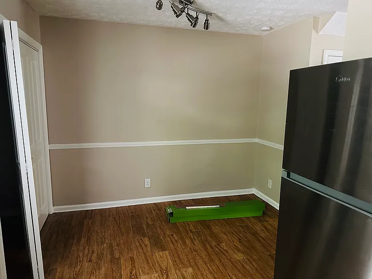 18 Ezzard St #18 — Photo 5