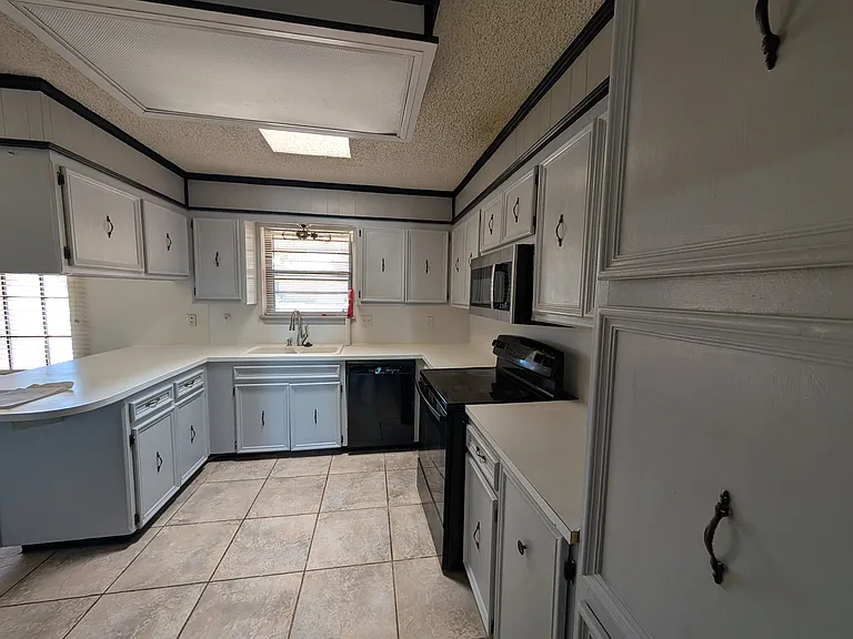 305 Rayburn St — Photo 12