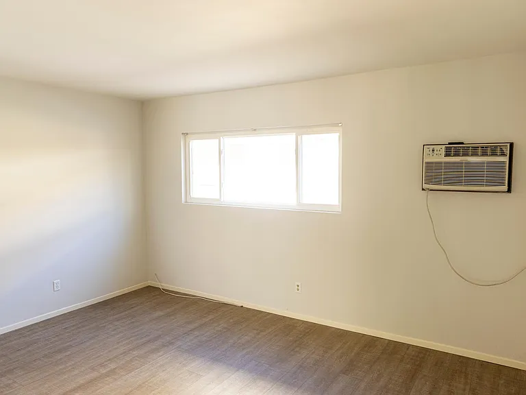 8740 Owensmouth Ave #2 — Photo 12