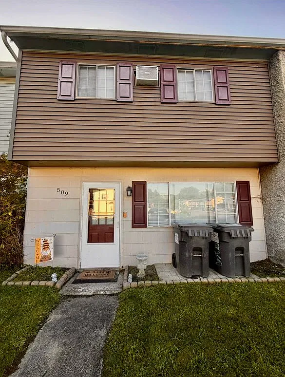 3 bed, 2.0 bath, 1224 sqft, $2,600 — Photo 2